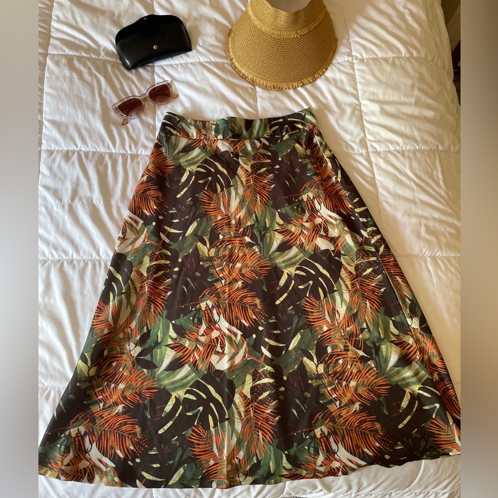 Brazilian Brand Colcci Silver size 6 vacation skirt similar to Farm Rio!